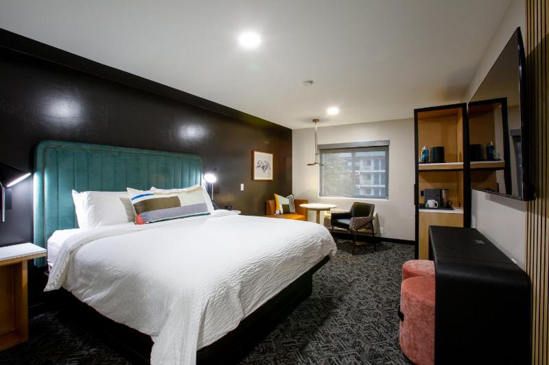 King Suite with Walk-In Shower image 2