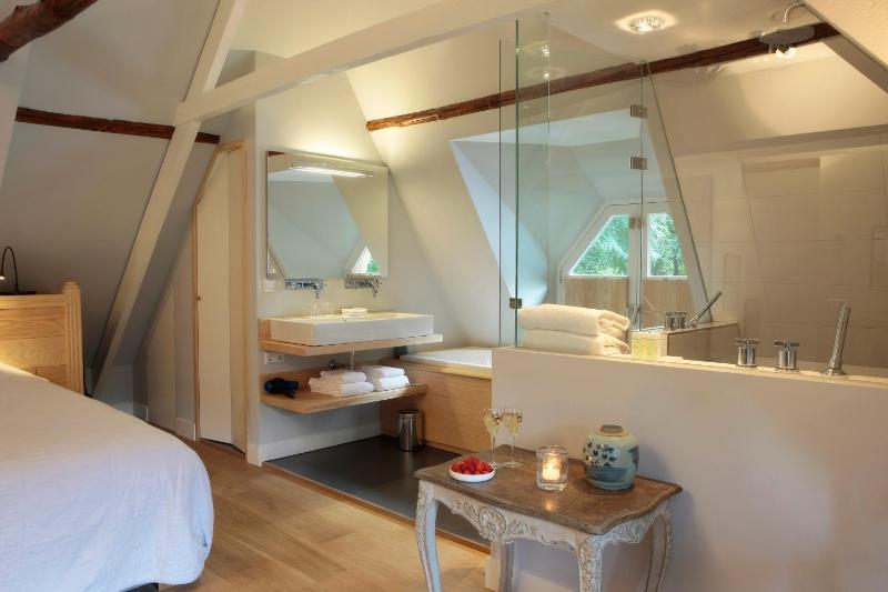 Superior Suite image 3