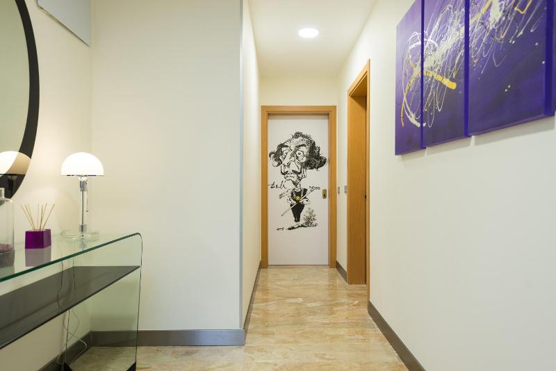 Suites Garden Loft Dalí - image 3