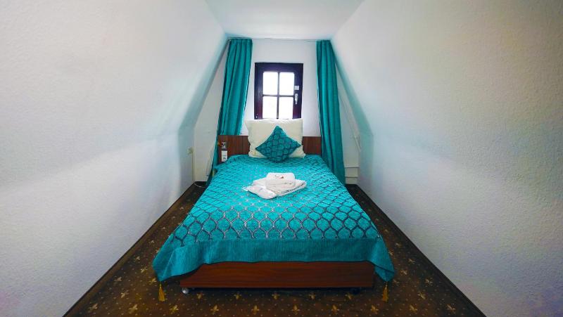 Single Room image 2