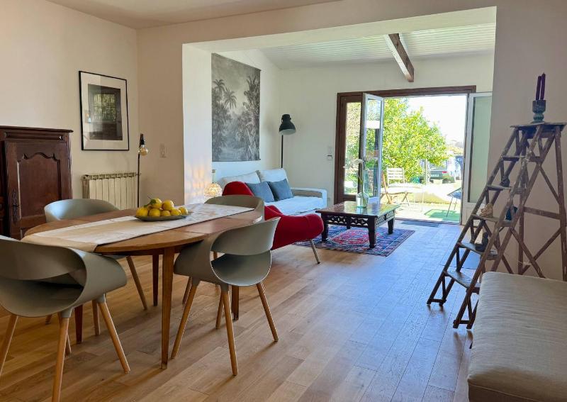 Maison Piscine Jardin Parking - image 27
