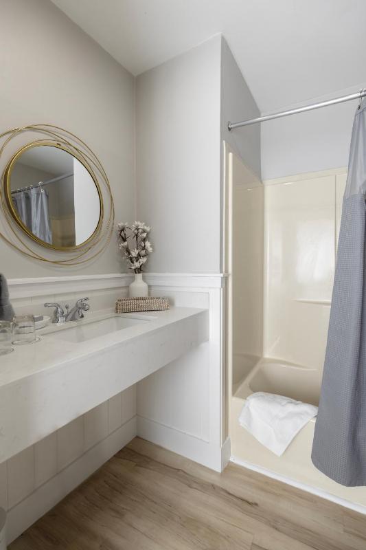 Deluxe Double Room with Two Double Beds image 2
