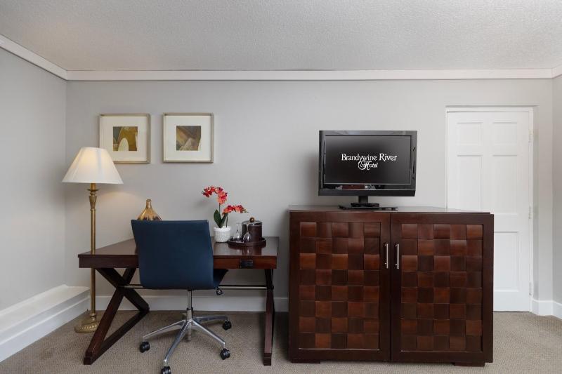 Deluxe Double Room with Two Double Beds image 4