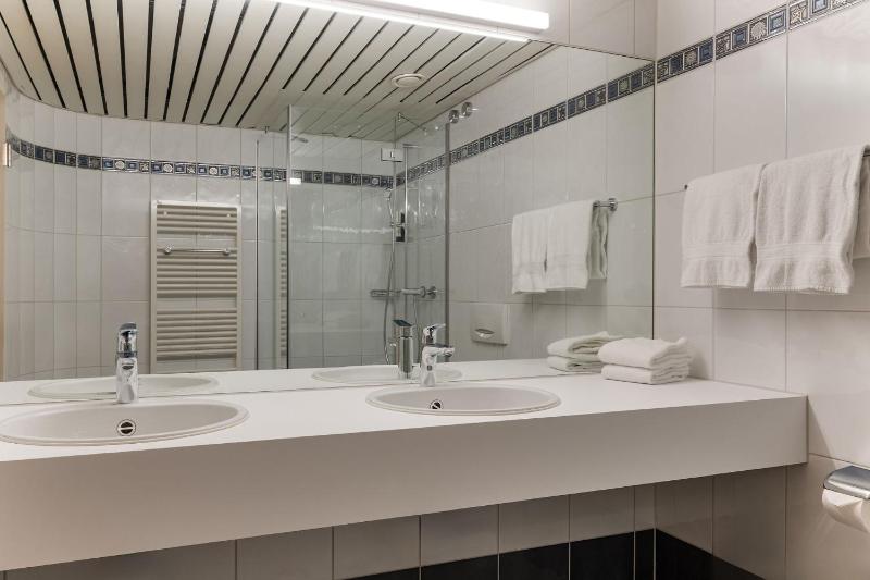 Superior Double or Twin Room image 4