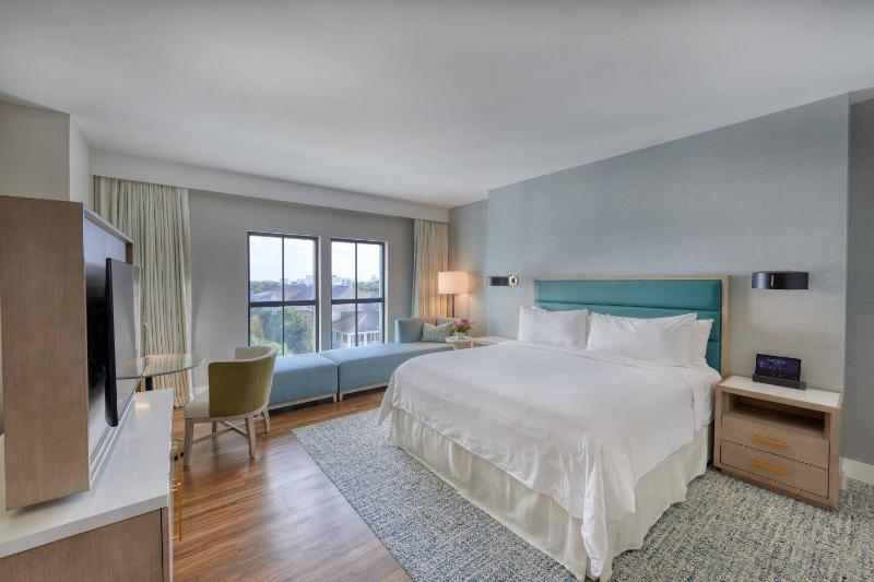 Junior Suite King, Junior Suite, 1 King image 2