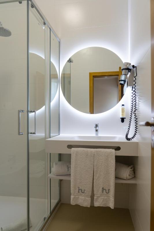 Double or Twin Room image 3