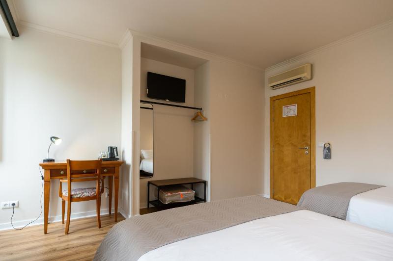Double or Twin Room with Extra Bed image 2