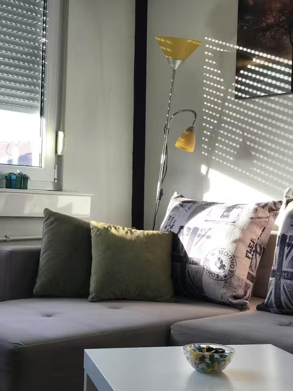 Recently renovated ROOMnot the whole apartmentwith Danube view - image 12