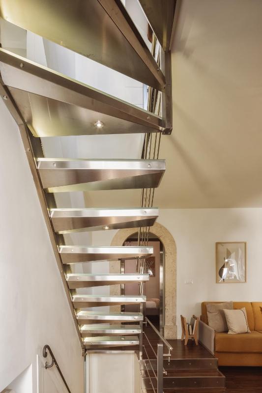 Luxury Two-Bedroom Apartment - Separate Building image 3