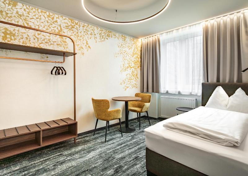 Single Room image 3