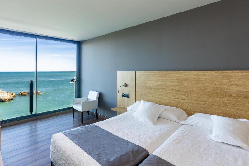Double or Twin Room with Sea View image 1