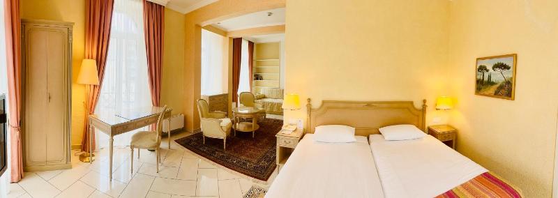 Suite with Balcony image 3