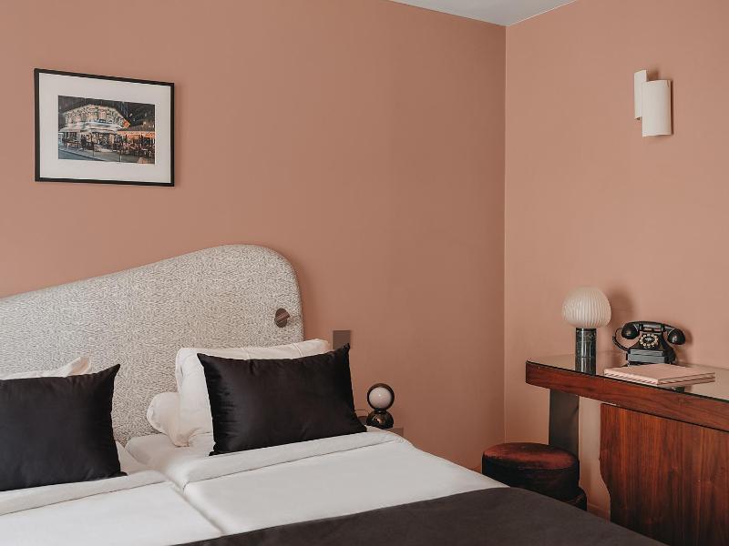 Standard Double Room image 3
