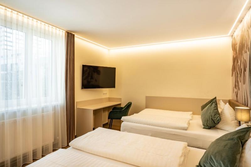 Quadruple Room image 2
