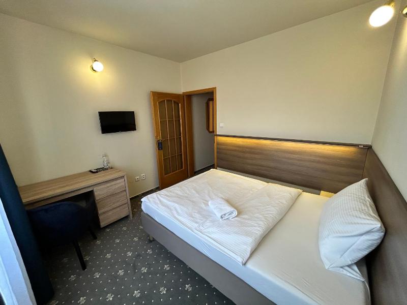 Single Room image 4