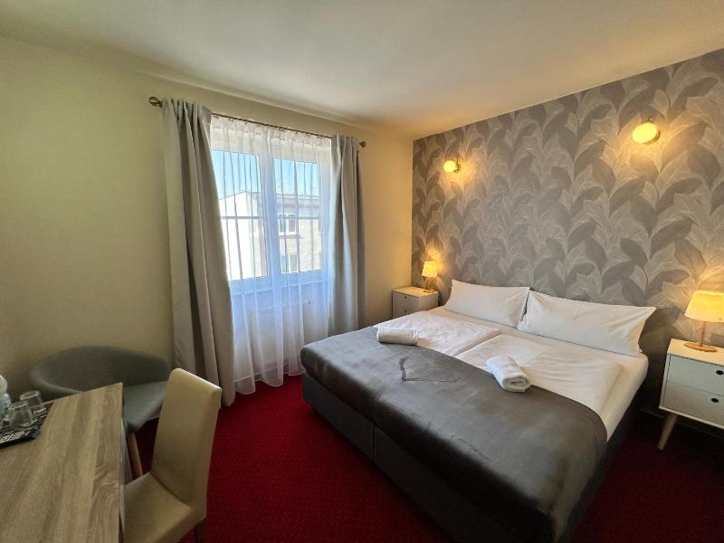 Deluxe Double Room image 3