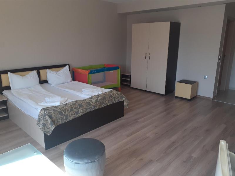 Large Double Room image 3