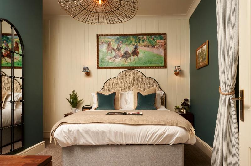 Standard Double or Twin Room image 1