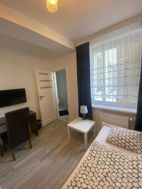 Single Room with Private Bathroom image 4