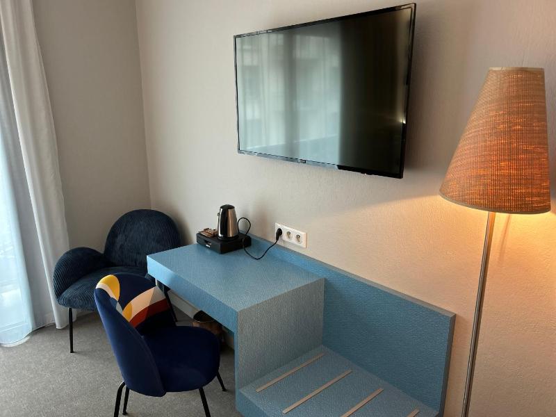 Comfort Family Room image 2