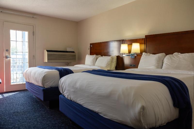 Queen Room with Two Queen Beds image 1