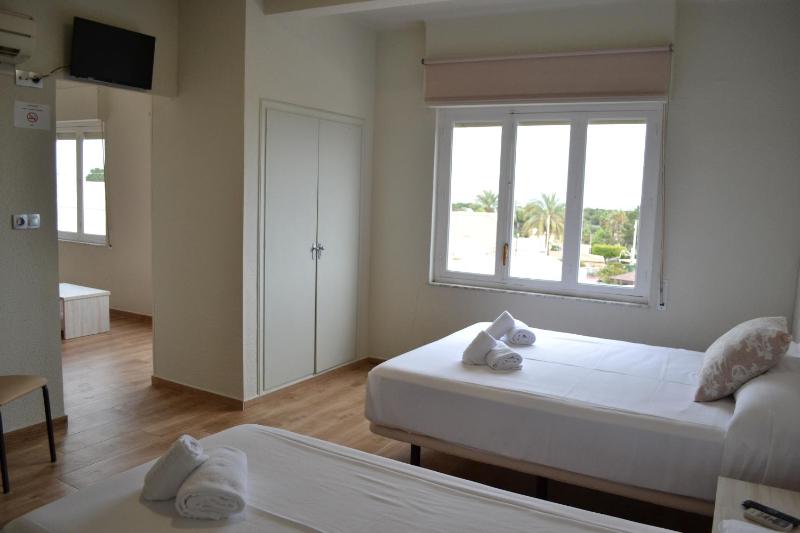 Family Room with Sea View image 4