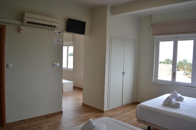 Family Room with Sea View image 2