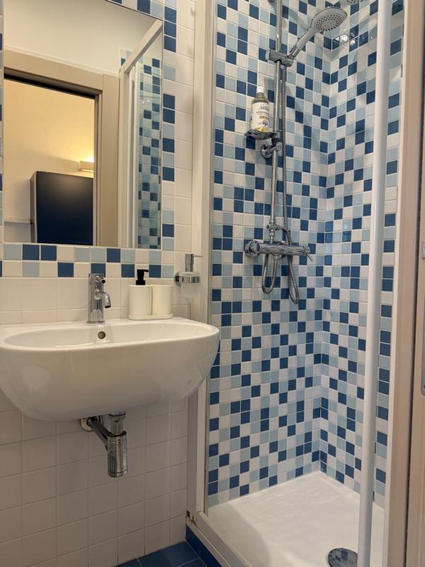 Double Room with Private Bathroom image 2