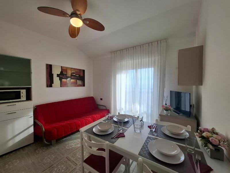 One-Bedroom Apartment with Sea View image 3