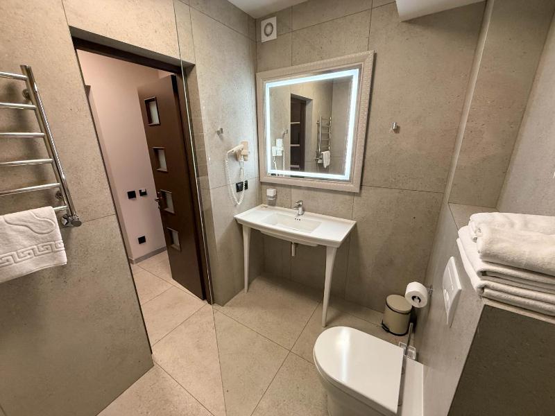 Standard Twin Room image 2