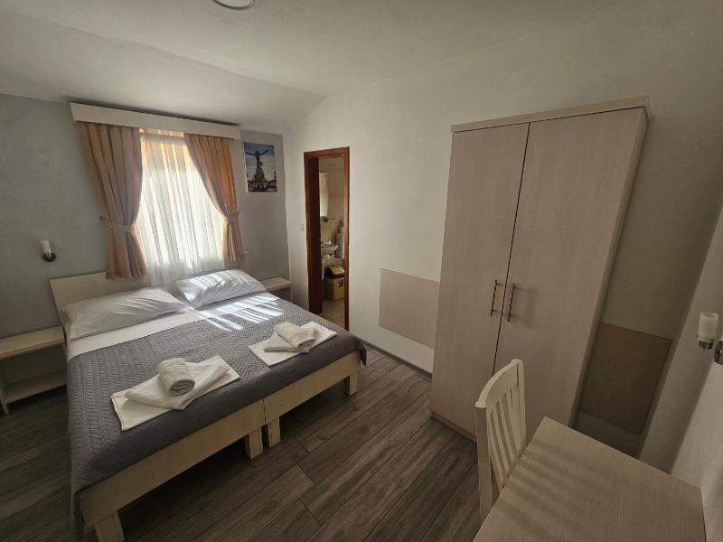Deluxe Double Room image 3