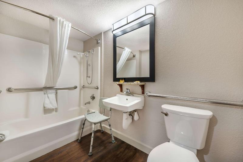 Queen Room with Two Queen Beds and Roll-In Shower - Mobility Accessible image 2
