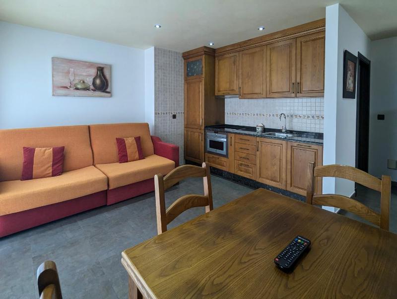 One-Bedroom Apartment image 2