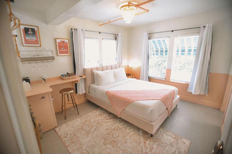Superior Queen Room image 2