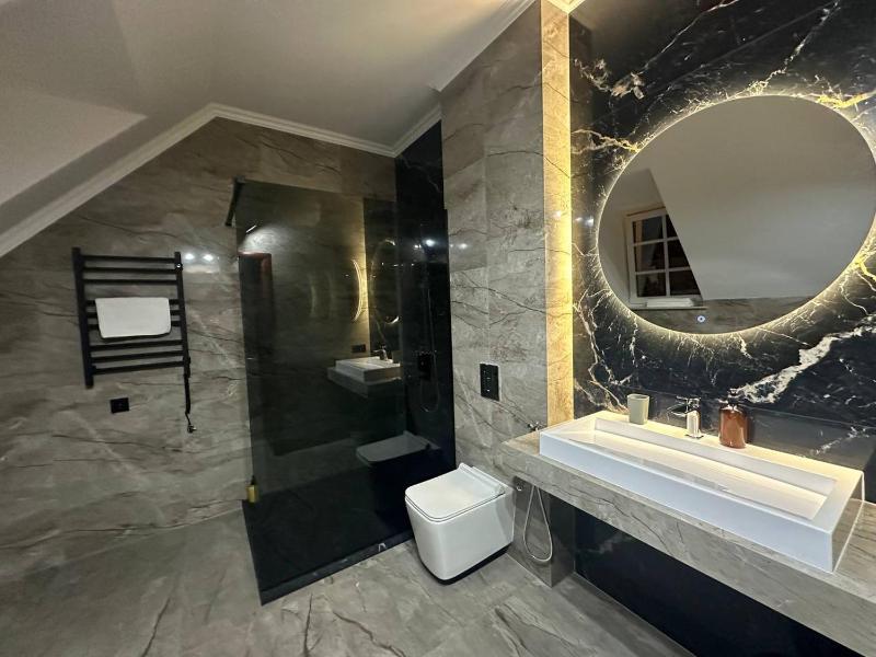 Junior Suite with Balcony image 4