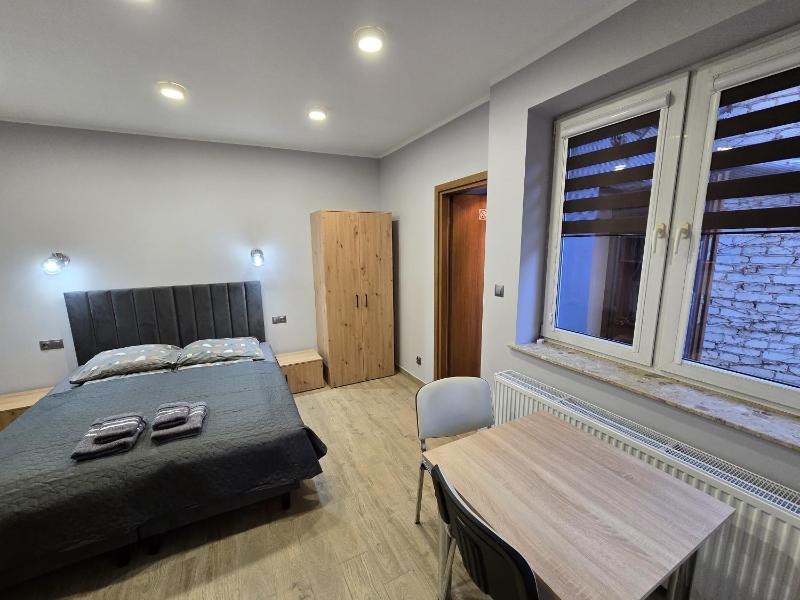 Double Room with Patio image 2