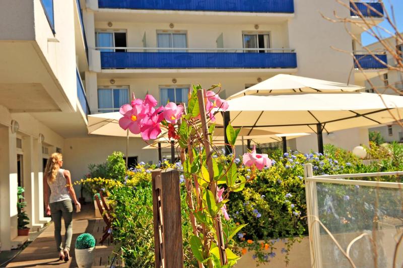 Appart'hôtel Goélia Sun City - image 3
