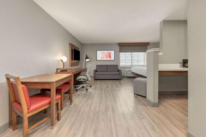 King Suite - Non-Smoking image 1