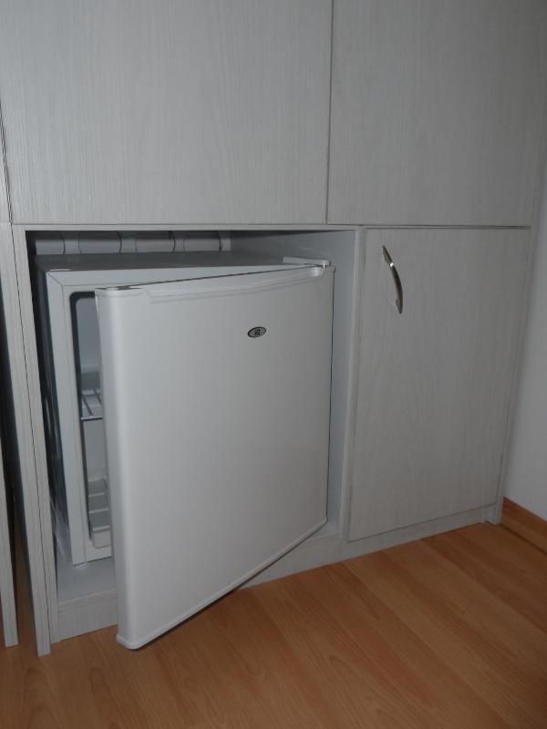 Standard Double Room 2 image 4