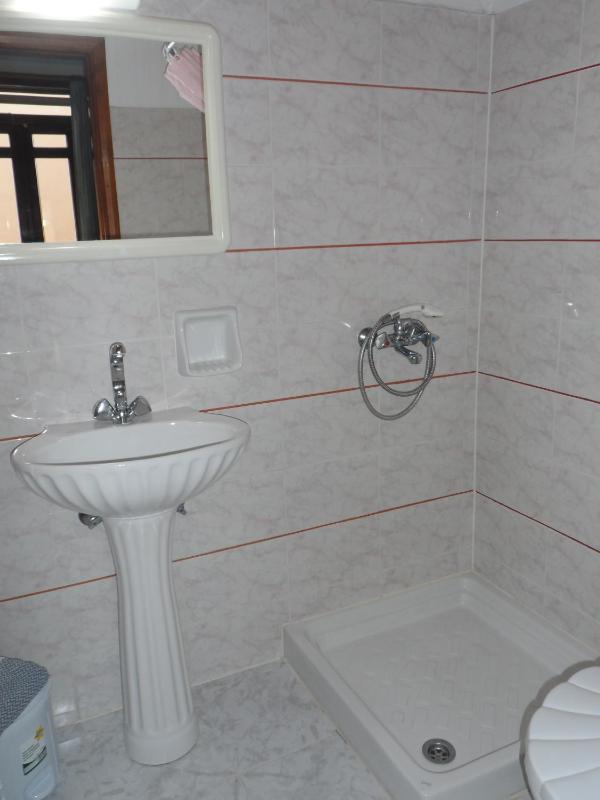 Standard Double Room 2 image 2