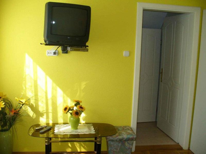Deluxe Double Room with Shower image 3