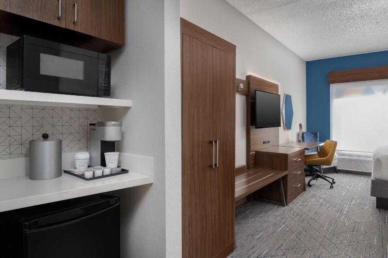King Suite with Sofa Bed image 2