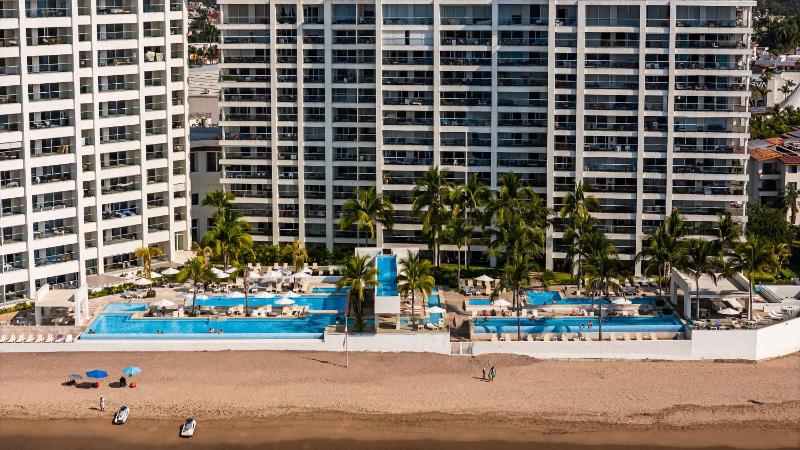 Stunning Beachfront Condo - Sea Views & Pools - image 9