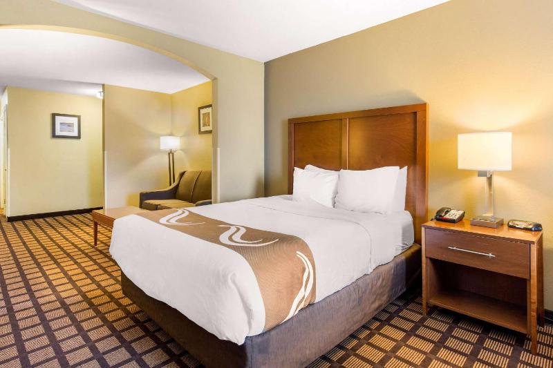 Queen Suite with Two Queen Beds - Non-Smoking image 2