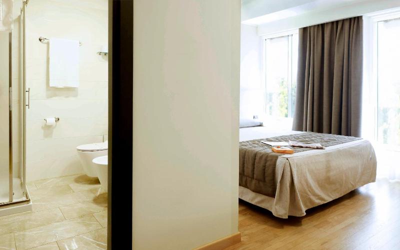 Double Room (1 Adult) image 4