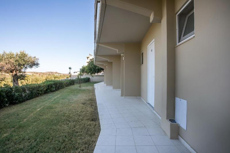 Superior Double Room with Garden View image 4