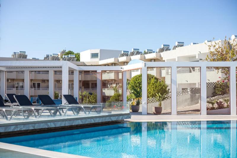Superior Double Room with Garden View image 3