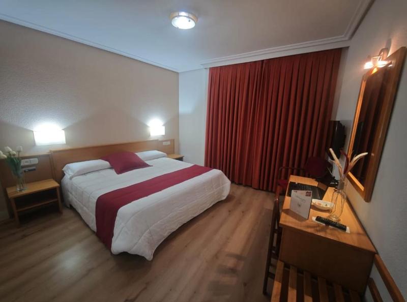 Double Room image 4