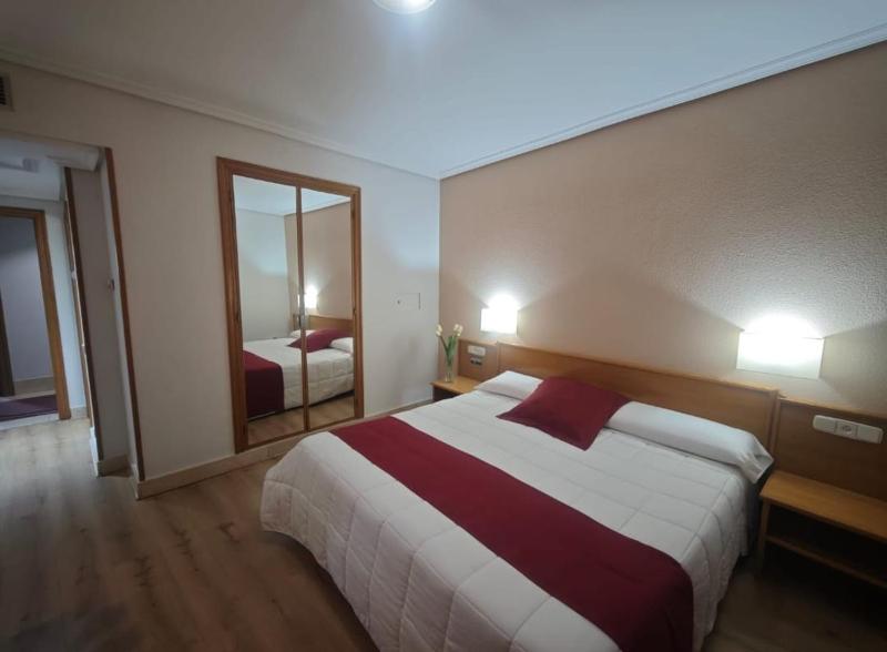 Double Room image 3