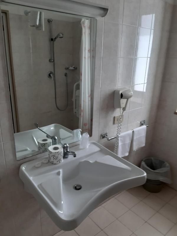 Standard Room - Disability Access image 3
